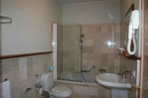Corte Uccellanda Relais Monzambano Exteriör bild