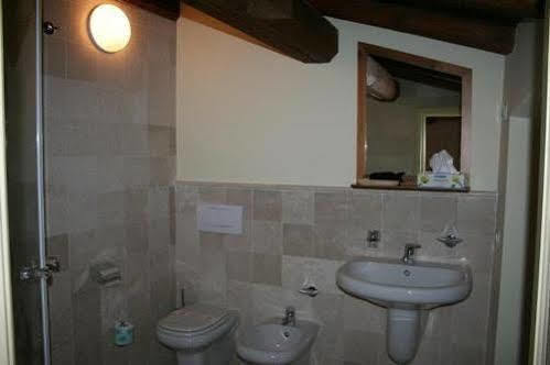 Corte Uccellanda Relais Monzambano Exteriör bild